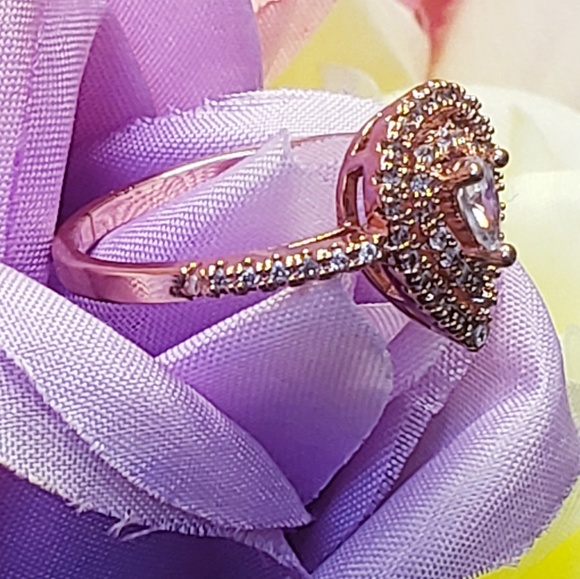 White Topaz on a Rose Gold Plated Band Ring Size 8 - Picture 3 of 3